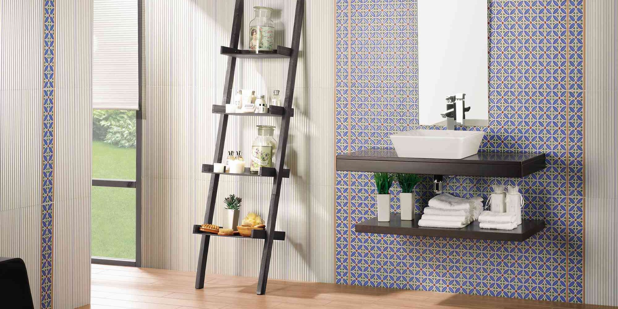 Abril Base Decor